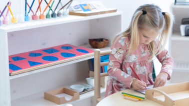Mis on Montessori pedagoogika? Põhimõtted, mis toetavad lapse iseseisvust