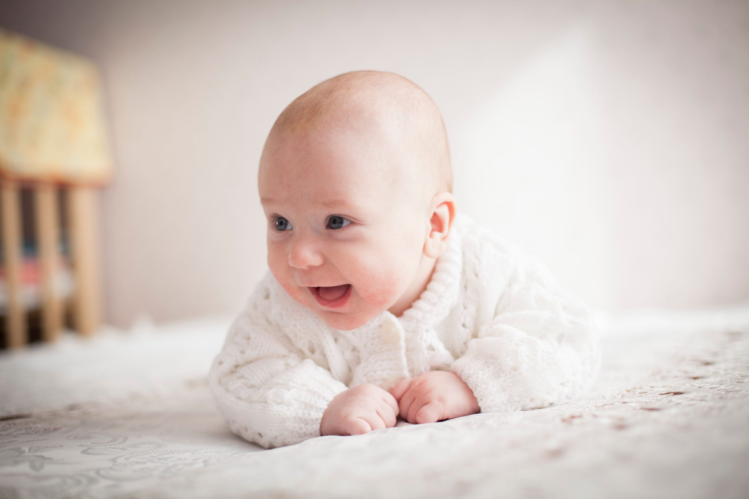 Kõhuli olemine ehk tummy time – miks see beebile oluline on?